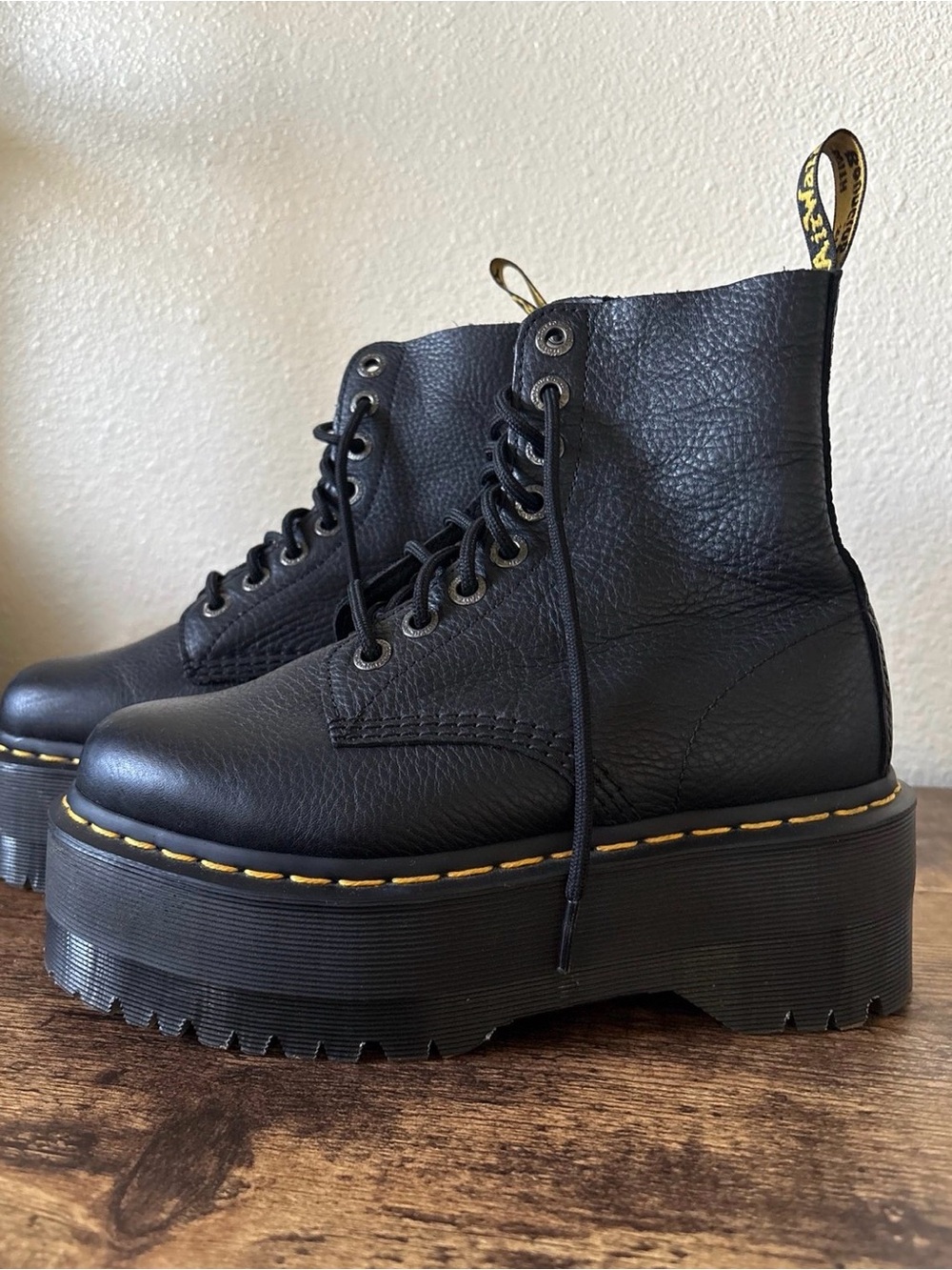 Dr. Martens Pascal Max Black Platform Lace-Up Combat Boots Size 6 - Picture 2 of 8